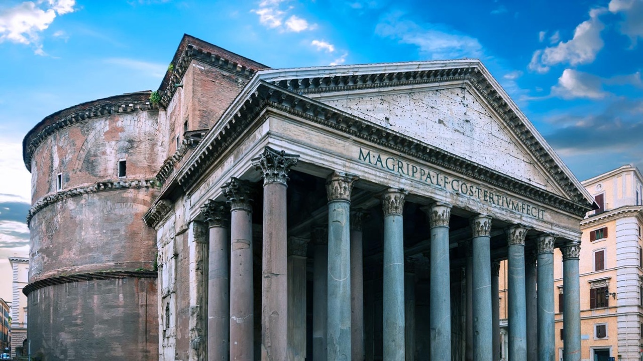 The image shows the Pantheon, a former Roman temple now a church, known for its large dome and oculus.